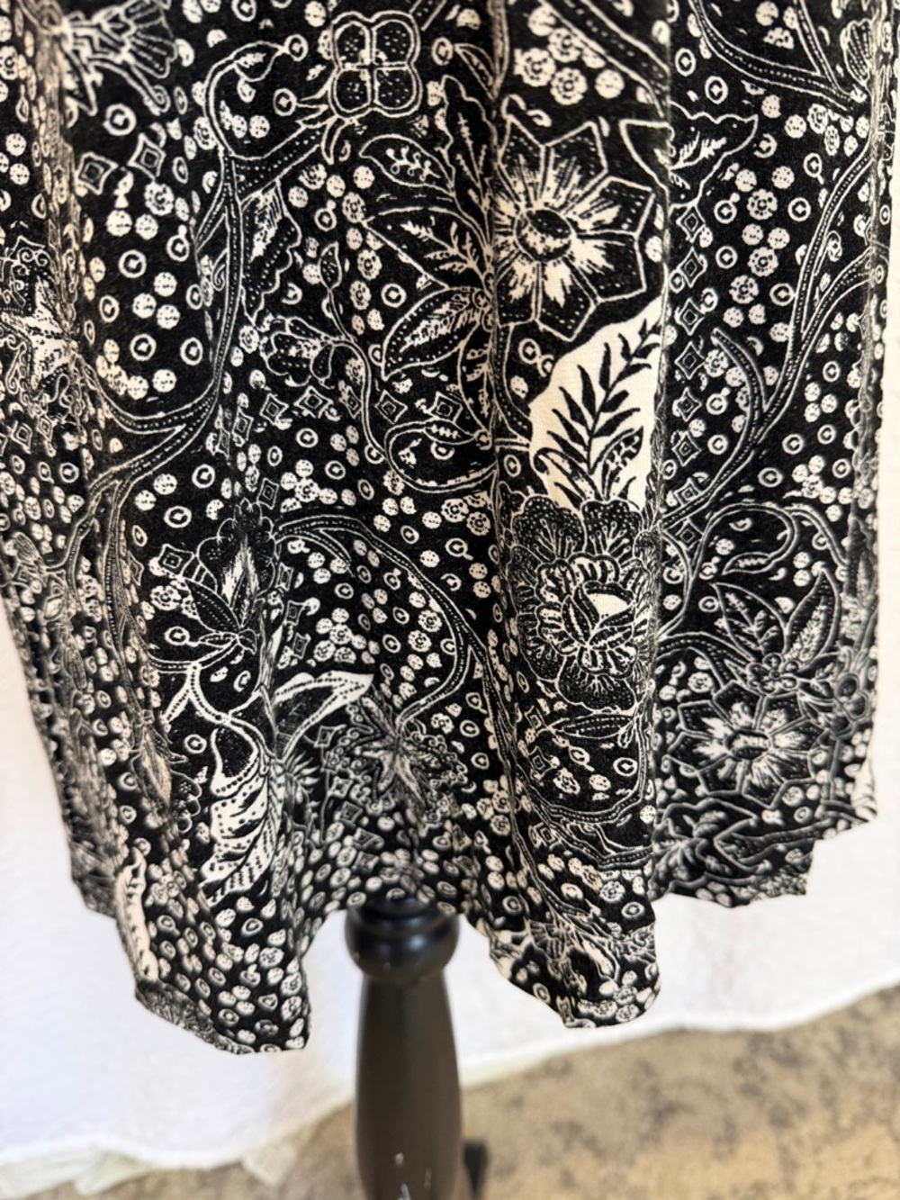 Black & White Ruffle-Top Floral Midi Dress - Picture 4 of 8